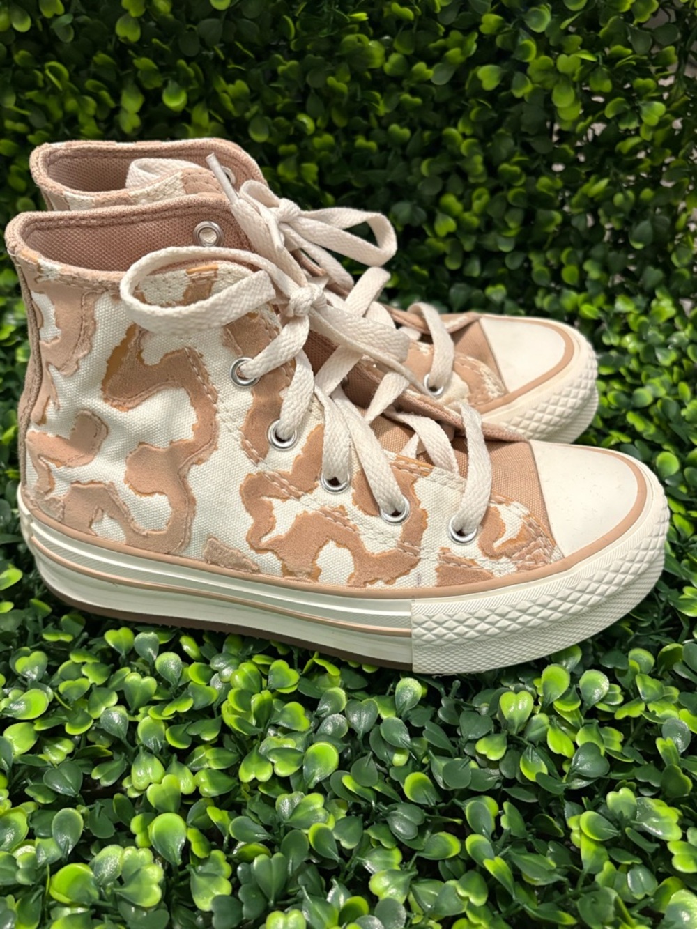 Kids High-Top Sneakers in Beige White - Trendy Canvas Lace-Up